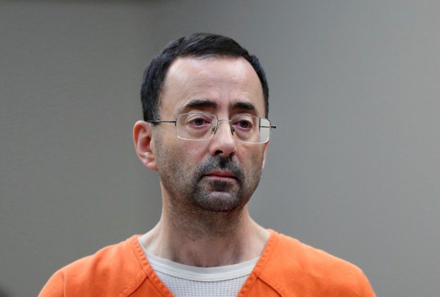 El doctor Larry Nassar compareciendo ante un tribunal en Lansing, Michigan. Nassar está en prisión por abusar sexualmente de gimnastas.
