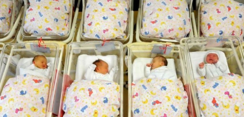 El hecho de que en Alemania resida una amplia comunidad de migrantes en edad fértil es otra de las razones que explica el aumento del número de hijos por mujer.