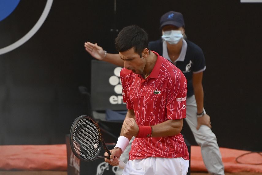 Novak Djokovic reacciona durante la final del Abierto de Italia ante DiegoSchwartzman, el lunes 21 de septiembre de 2020, en Roma