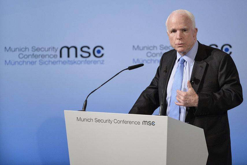 El senador estadounidense John McCain interviene durante la 53&nbsp;Conferencia&nbsp;de&nbsp;Seguridad&nbsp;de Múnich.