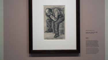 El Estudio de Desgastado de Vincent Van Gogh, fechado en noviembre de 1882, el jueves 16 de septiembre de 2021 en el Museo Gogh en Ámsterdam. El dibujo, recientemente descubierto, se expondrá por primera vez al público a partir del viernes.