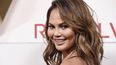 En esta foto de archivo del dos de noviembre de 2017, la modelo Chrissy Teigen posa en los Premios Revolve 2017 en el hotel Dream Hollywood en Los &Aacute;ngeles.&nbsp; 