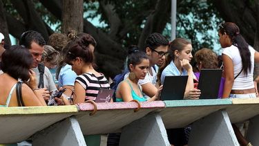 El grupo&nbsp;examinará los retos tecnológicos y oportunidades de expandir el acceso a Internet y los medios independientes en la isla.