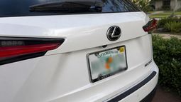 Imagen de referencia de la placa de un vehículo como debe estar de acuerdo a la ley. Imagen de referencia de la placa de un vehículo como debe estar de acuerdo a la ley.