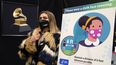 La reportera de espectáculos de The Associated Press Marcela Isaza posa tras bambalinas en los ensayos de la 63 entrega de los Grammy en el Centro de Convenciones de Los Angeles, el 11 de marzo de 2021. La premiación se transmitirá en vivo el domingo.&nbsp;