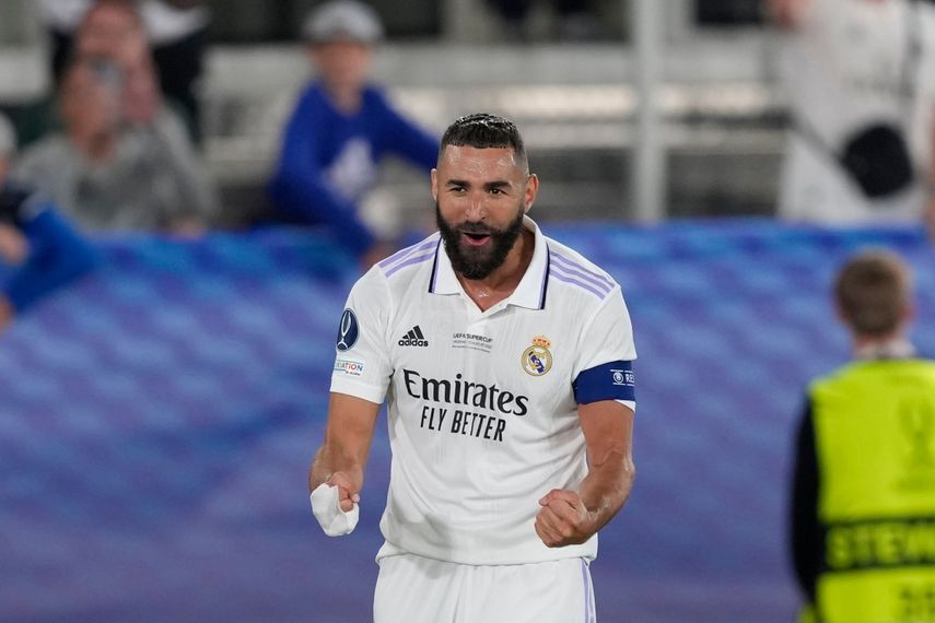En foto del 10 de agosto del 2022, Karim Benzema del Real Madrid celebra tras anotar el segundo gol de su equipo en la final de la Super Copa de la UEFA ante el Eintracht Frankfurt en el Estadio Olímpico de Helsinki en Finlandia.&nbsp;