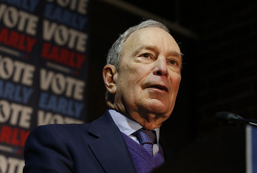 El precandidato dem&oacute;crata a la presidencia y exalcalde de la ciudad de Nueva York, Michael Bloomberg, se dirige a seguidores durante un evento de campa&ntilde;a en Sacramento, California, el lunes 3 de febrero de 2020.&nbsp;
