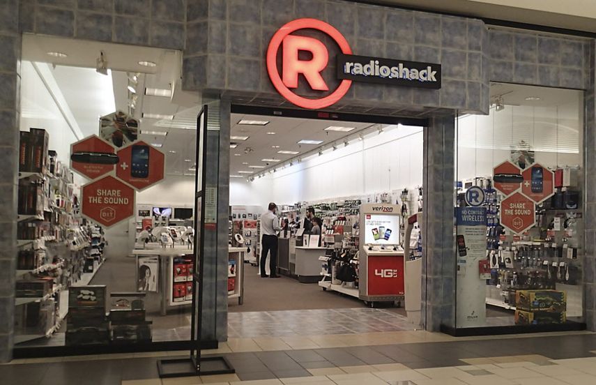 RadioShack había advertido de una posible quiebra en septiembre, pero recibió financiamiento de rescate que lo mantuvo a flote. AP