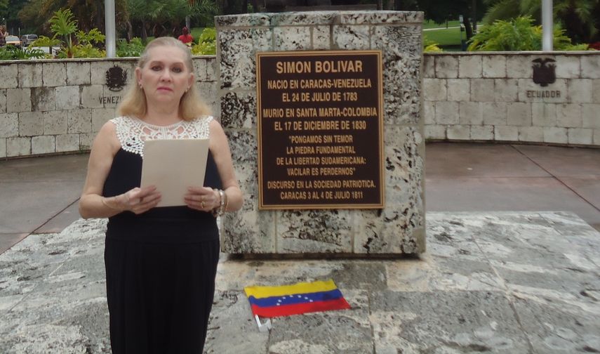 Maylin Silva, cofundadora de Ciudadanos Independientes Venezolano-estadounidenses (IVAC), durante un acto en Nueva York en 2010. Silva ha sido condenada a 30 meses de prisión por fraude migratorio en EEUU.