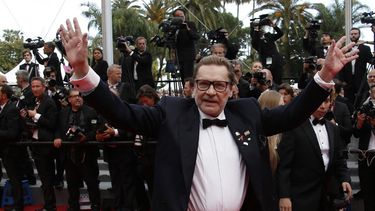 En esta foto de archivo tomada el 17 de mayo de 2014, el actor austriaco Helmut Berger posa cuando llega a la proyección de la película Saint-Laurent en la 67ª edición del Festival de Cine de Cannes en Cannes, sur de Francia, el 17 de mayo.