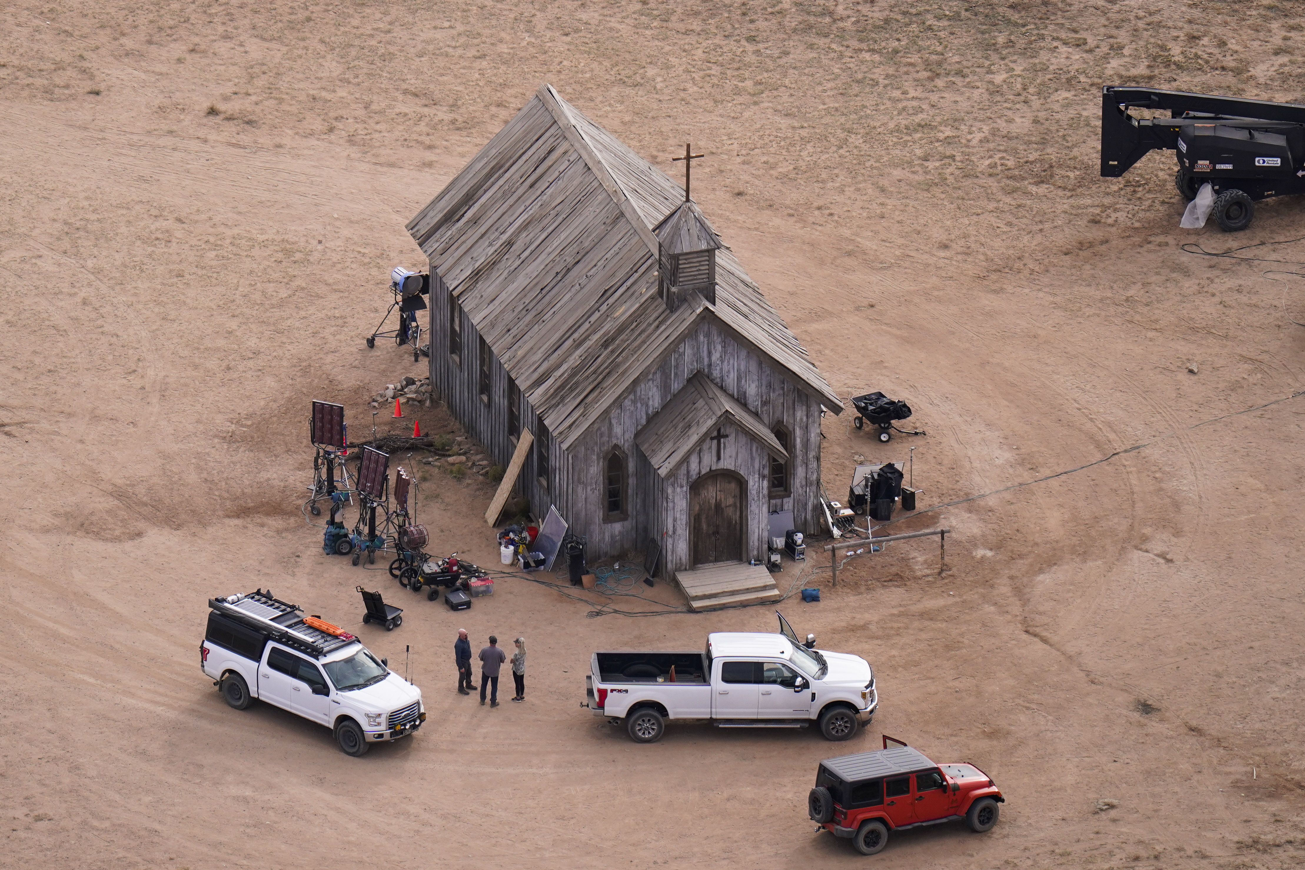 Una foto aérea del Rancho Bonanza Creek en Santa Fe, Nuevo México, el sábado 23 de octubre de 2021. El actor Alec Baldwin disparó una pistola de utilería en el set de un western que se filmaba en el rancho el jueves 21 de octubre, matando a la directora de fotografía e hiriendo al director. Una foto aérea del Rancho Bonanza Creek en Santa Fe, Nuevo México, el sábado 23 de octubre de 2021. El actor Alec Baldwin disparó una pistola de utilería en el set de un western que se filmaba en el rancho el jueves 21 de octubre, matando a la directora de fotografía e hiriendo al director.