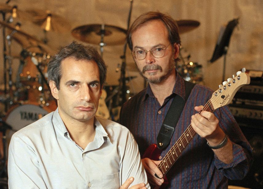 Donald Fagen, izquierda, y Walter Becker de Steely Dan posan en S.I.R. Studios de Nueva York el 5 de agosto de 1993, antes de un ensayo para su próxima gira. Becker falleció en 2017. Steely Dan, R.E.M., Timbaland, Hillary Lindsey y Dean Pitchford serán incorporados al Salón de la Fama de los Compositores. La ceremonia se realizará el 13 de junio en Nueva York