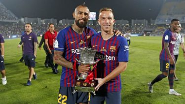 El chileno se confiesa un gran competidor y ahora que está con el Barsa, tiene entre ceja y ceja alzar la orejona. Esa que por ayudas al Madrid no ha logrado tener en las manos.