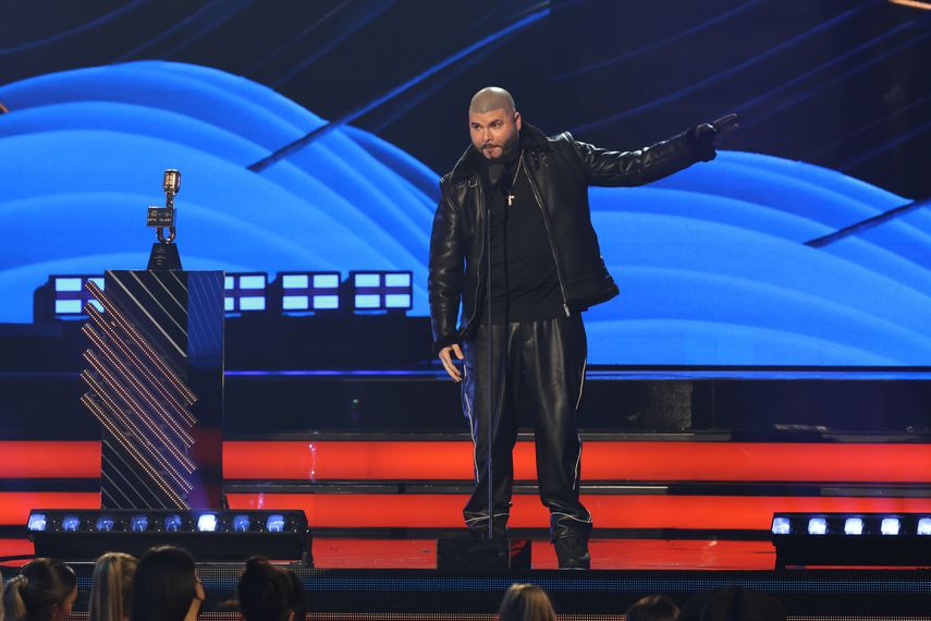 El puertorriqueño Farruko se alzó con 4 Latin Billboard 2022 por su tema Pepas.