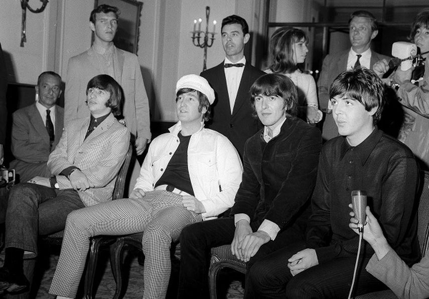 Los integrantes del grupo británico The Beatles, durante un acto en Madrid, en 1965. (EFE). 