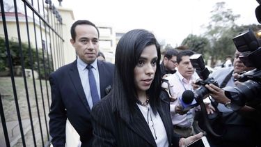 María Faría, embajadora designada en Costa Rica por Juan Guaidó, sale de la Cancillería en San José, luego de mantener una reunión con Manuel Ventura, canciller de Costa Rica.