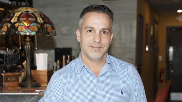 Edgar Gonzáles, médico de profesión y uno de los dueños de Tumbao.