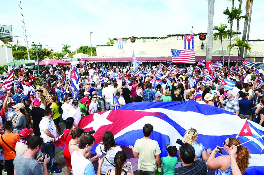 Las manifestaciones espontáneas de alegría popular han tenido lugar en varios sitios de Miami.