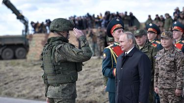 Vladimir Putin, presidente de Rusia dirige maniobras militares&nbsp; &nbsp;Vostok-2018, las mayores que realiza el país en casi 40 años, en el polígono militar de Tsogul, en la frontera con China y Mongolia,.