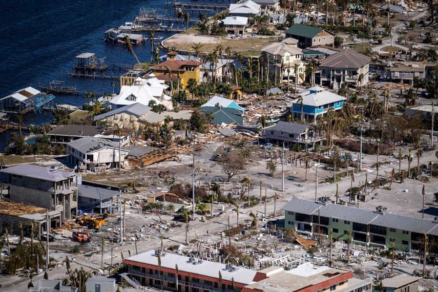Fort Myers Beach tras paso del huracán Ian.
