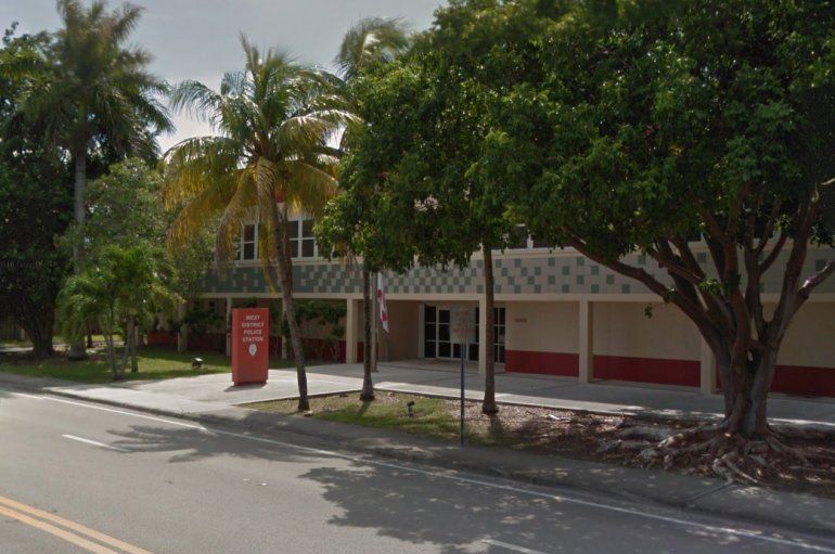 Evacúan forzosamente sede policial en Los Hammocks en MiamiDade