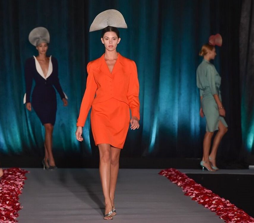 Una de las propuestas vintage del desfile benéfico Take a Walk in Her Shoes. (ÁLVARO MATA)