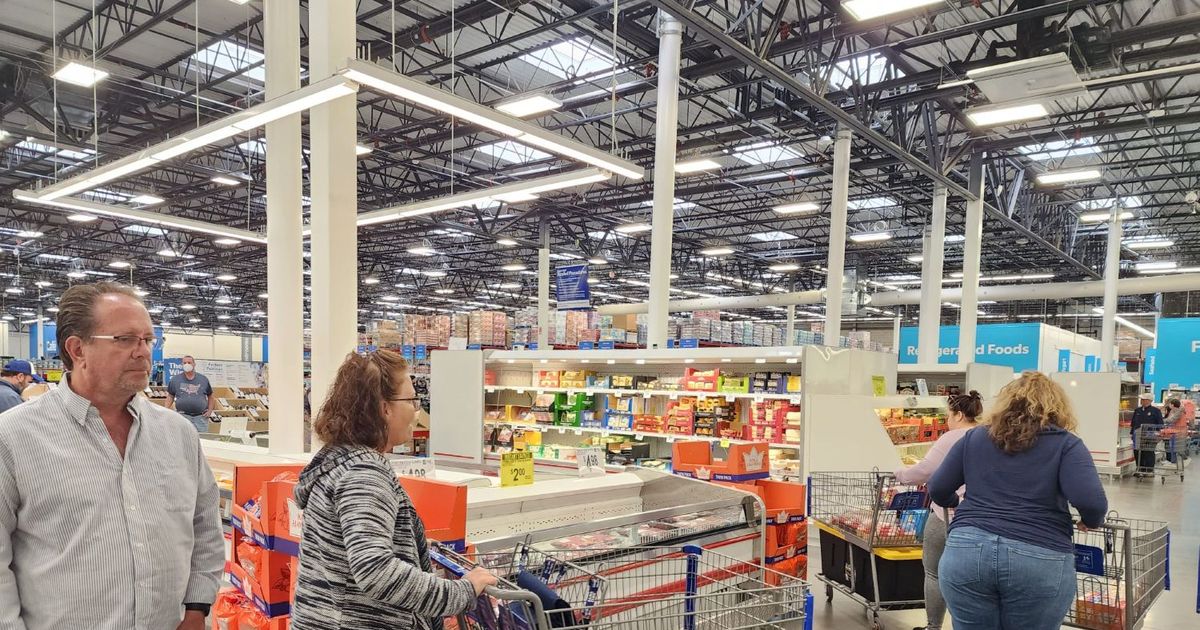 Ventas minoristas en EEUU aumentan más de lo previsto