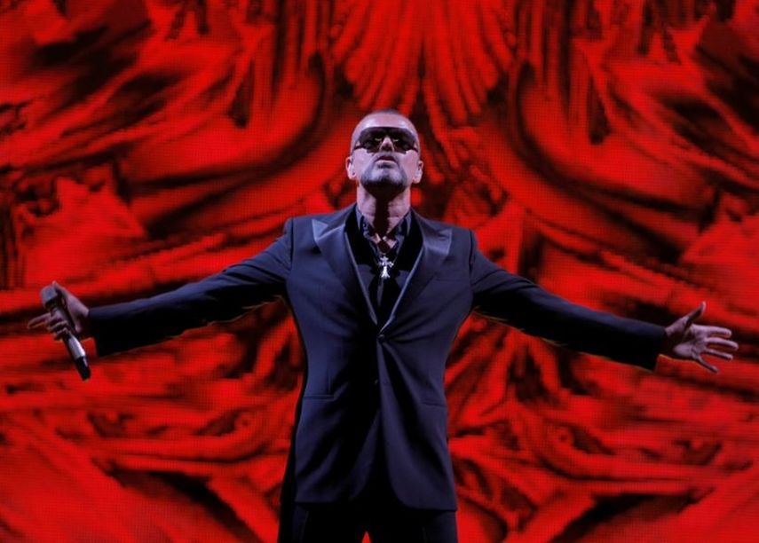 Reconocer su homosexualidad no supuso su tumba comercial, pues en 2004 publicó el álbum Patience, que se convirtió en uno de los más vendidos de su país.