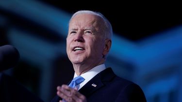 El presidente Joe Biden pronuncia un discurso sobre la invasión rusa a Ucrania en el castillo real en Varsovia, el sábado 26 de marzo de 2022.