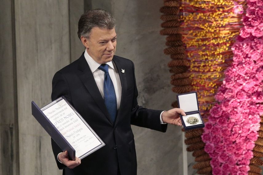 Juan Manuel Santos en el momento de recibir el Premio Nobel de la Paz, en Oslo.