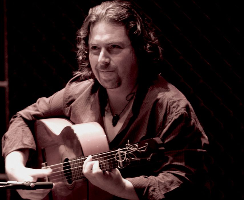 El músico español celebra la tradición de cambio constante en el flamenco. (TOM TRACEY)