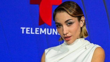 La cantante argentina María Becerra asiste a los Premios Billboard de la Música Latina 2024 en el Fillmore Miami Beach en el Jackie Gleason Theatre de Miami Beach, Florida, el 17 de octubre de 2024. 