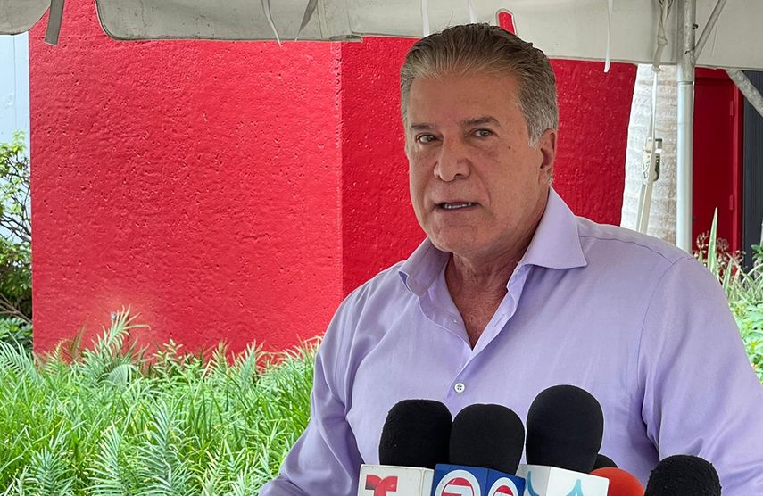 Carlos Hernández, alcalde de Hialeah.