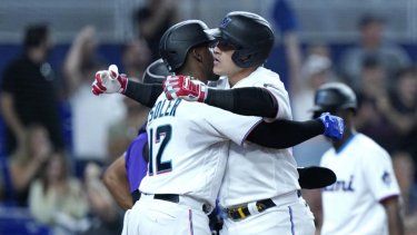 Jazz Chizzholm celebra la carrera anotada por los Marlins de Miami
