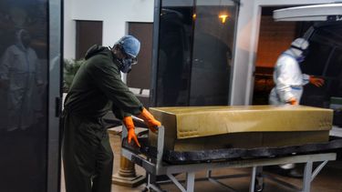 La Policía boliviana retiró en los últimos cinco días más de 400 cadáveres de calles y viviendas.