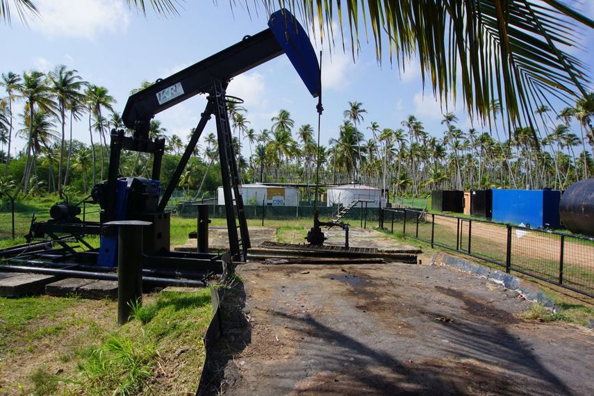 Trinidad y Tobago declaró el 9 de octubre de 2025 que había recibido autorización de Estados Unidos para explorar un yacimiento de gas costa afuera que comparte con Venezuela, tras la suspensión de las operaciones en abril por orden de Washington. Vista del yacimiento petrolífero Icacos, en el extremo suroeste de Trinidad y Tobago, a 10 km de Venezuela, el 9 de septiembre de 2023.