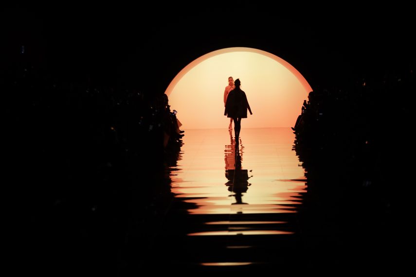 En esta foto del 19 de septiembre de 2019, modelos lucen diseños de la colección primavera-verano 2020 de Fendi en la Semana de la Moda de Mil&aacute;n.