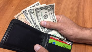 Contar los dólares, contar los centavos.