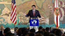 Ron DeSanti, gobernador de Florida toma la palabra. Ron DeSanti, gobernador de Florida toma la palabra.