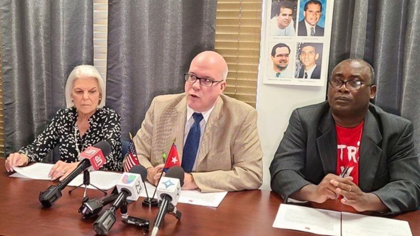 Habla Orlando Gutiérrez-Boronat. A su lado, Sylvia Iriondo y Jorge Luis García Pérez Antúnez.