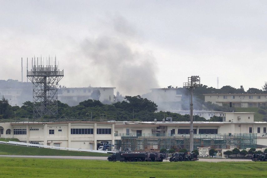 Humo saliendo de la Farmacia de Materiales Peligrosos en el 18 Ala de la Base A&eacute;rea de Kadena, durante un incendio, en la isla de Okinawa, Jap&oacute;n el lunes 22 de junio de 2020.&nbsp;
