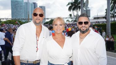 German Pinelli, Ana Paez y Tirso Luis, de Los 3 de La Habana en el Bayfront Park, donde el 17 de agosto se concentró el exilio venezolano para exigir el fin de la dictadura de Nicolás Maduro.&nbsp;
