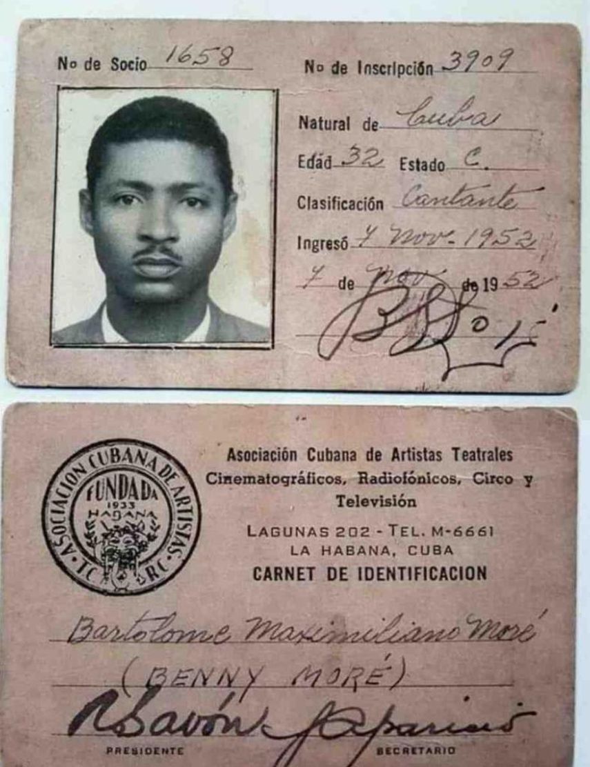 El carn&eacute; de m&uacute;sico de Beny Mor&eacute; que su nieto Rolando Mor&eacute; atesora.&nbsp;