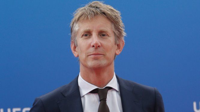 Edwin Van der Sar, exportero de Ajax y Manchester United, llega al sorteo de la Liga de Campeones de la UEFA en el Foro Grimaldi, en Mónaco, el 30 de agosto de 2018.