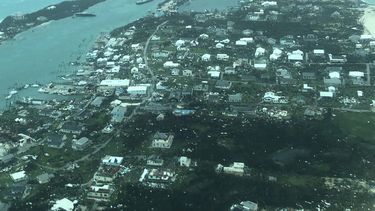 Una imagen aérea proporcionada por Medic Corps muestra la destrucción provocada por el huracán Dorian en Cayo Man-o-War, Bahamas, el martes 3 de septiembre de 2019.  