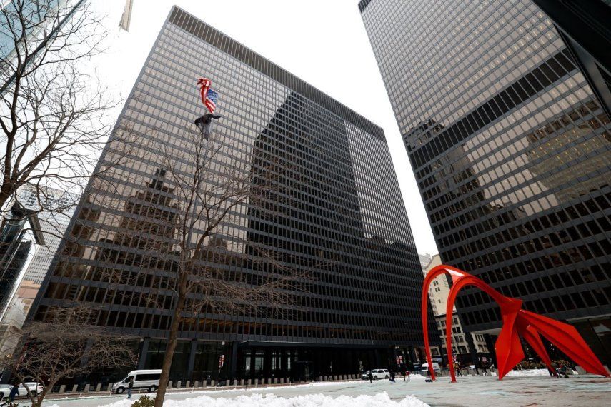 Una vista del Tribunal de los Estados Unidos Everett McKinley Dirksen, donde Joaquín Guzmán López, hijo del condenado narcotraficante mexicano El Chapo Guzmán, se presenta a una audiencia de cambio de declaración en su caso de tráfico de drogas, en Chicago, Illinois, el 1 de diciembre de 2025.