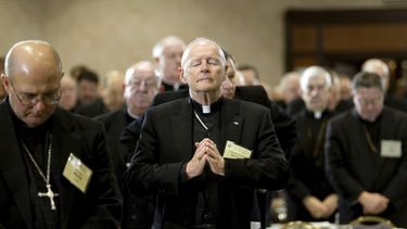 Excardenal estadounidense es acusado de abuso sexual