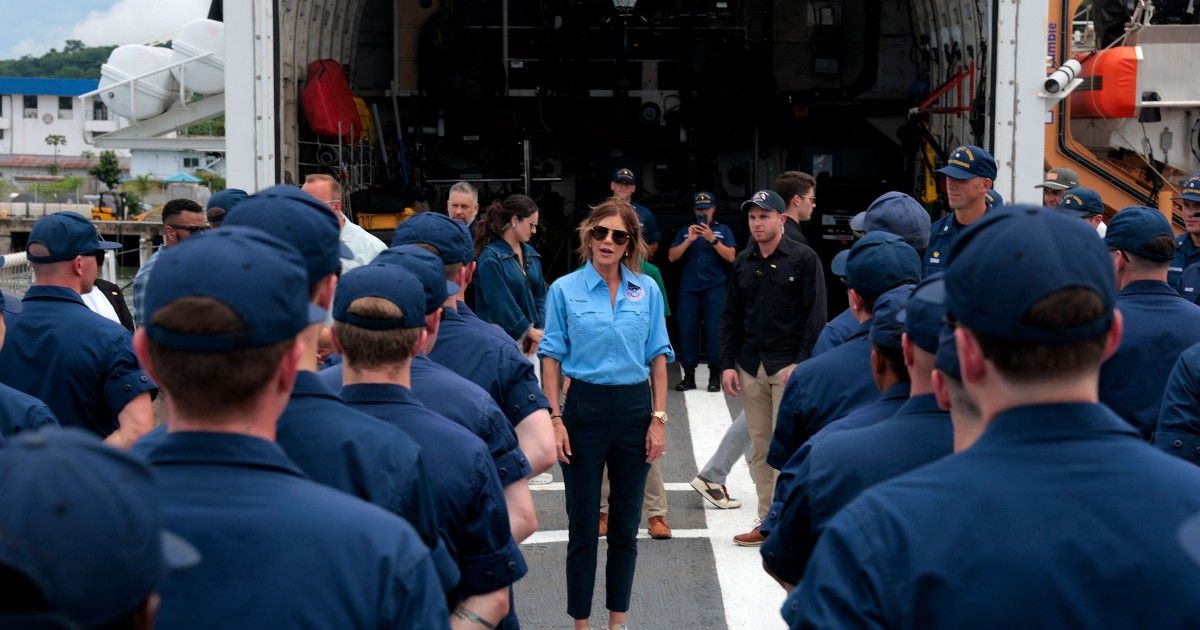 Gobierno de Trump extiende acuerdo con Panamá para financiar vuelos de repatriación de migrantes