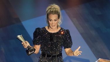 Carrie Underwood recibe el premio ACM al artista del a&ntilde;o, en un empate con Thomas Rhett, el mi&eacute;rcoles 16 de septiembre del 2020 en Nashville, Tennessee. Ambos hicieron historia al compartir los premios.&nbsp;