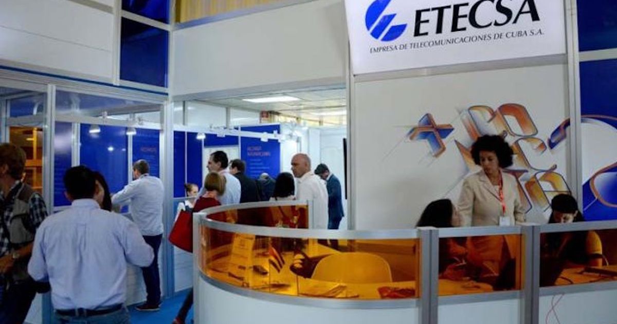 Tarifazo de Etecsa: ganar dólares y frenar el descontento de los cubanos en redes sociales